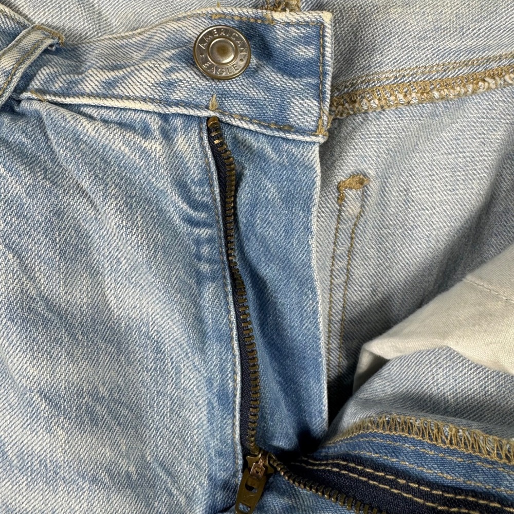 American Eagle High Rise Mom Jeans Relaxed Fit Light Wash Denim 90s Blue Women 2 - Picture 9 of 16